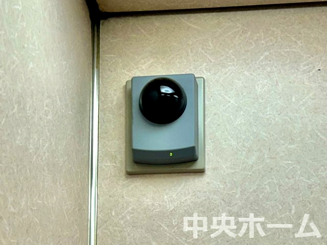 ハイム松江の防犯設備|【防犯カメラ】何かあった時の大事な証拠になることももちろんなりますが、防犯というくらいですので大事なのは防犯カメラがあることによって抑止力につながることですよね。