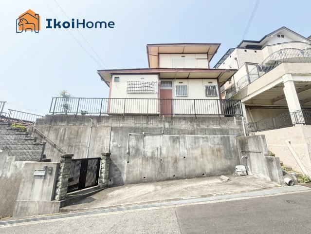 明石市東朝霧丘　中古戸建の外観|山電「大蔵谷」駅まで徒歩15分！敷地約61.7坪で広々しております！軽量鉄骨造りの建物です！