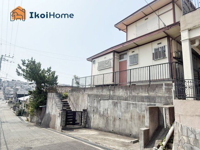 明石市東朝霧丘　中古戸建の玄関|物件・当店の最寄駅まで無料送迎！最短10分で指定場所へお迎えに向かいます！まずはお問い合わせください
