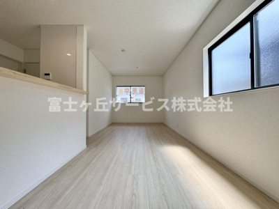 【居間・リビング】 | 藤枝市上当間 2期 新築一戸建て | リビングです