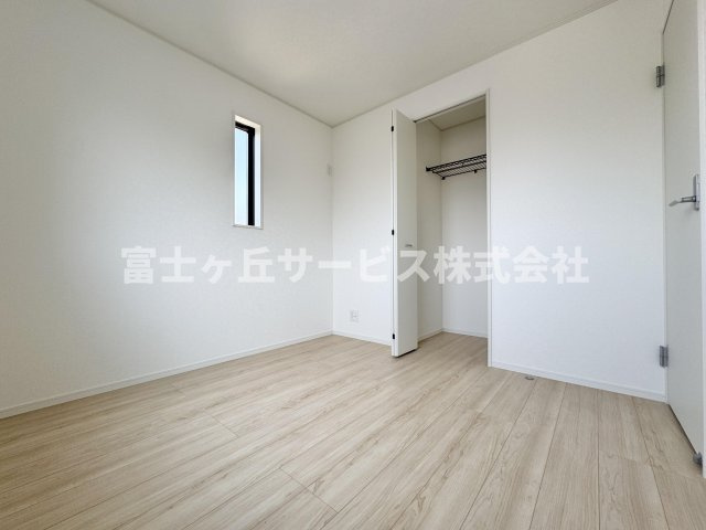 【洋室】 | 藤枝市上当間 2期 新築一戸建て | 収納もある洋室です