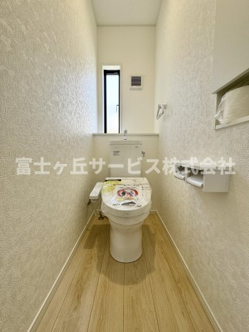 【トイレ】 | 藤枝市上当間 2期 新築一戸建て | 1Fトイレです
2Fにも同タイプのトイレがあります