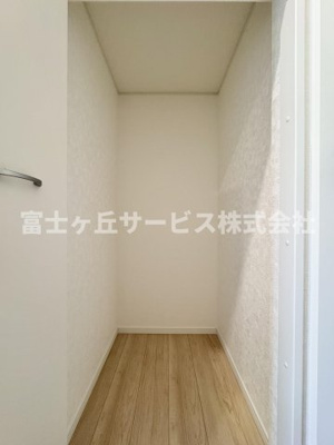 【収納】 | 藤枝市上当間 2期 新築一戸建て | 玄関ホールにある収納スペースです
