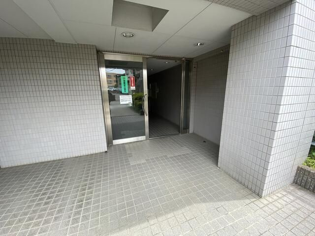 グランドメゾン北山田のエントランス