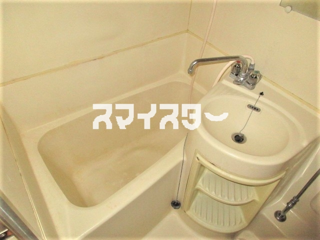 シティハイツ河辺の浴室