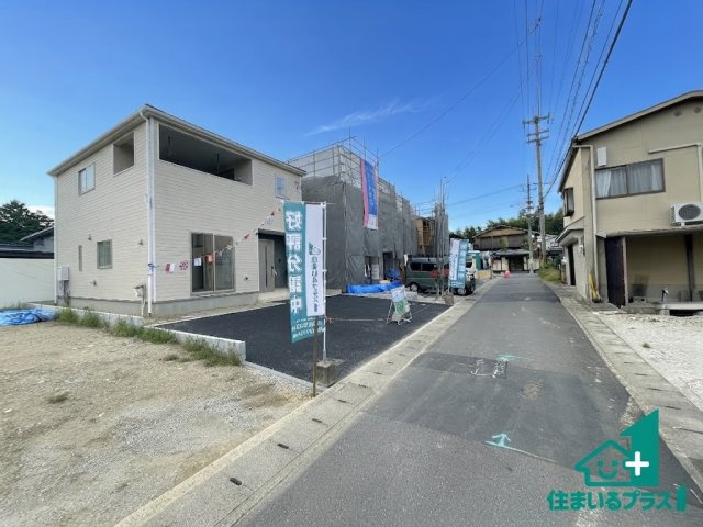 ★17(土)18(日)現地見学可能！★京都市西京区大原野灰方町　第1期　全6邸の前面道路含む現地写真|周辺は閑静な住宅街！前面道路広々で車の出し入れも便利です。駐車が苦手な方でも安心して車庫入れできます！