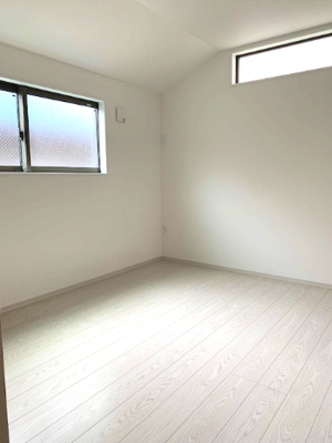 【洋室】 | Terrechez堺市堺区南向陽町1期 | 南側の洋室5.2帖は陽当たり良好で明るいお部屋です。