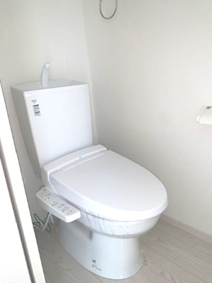 【トイレ】 | Terrechez堺市堺区南向陽町1期 | 2階トイレは夜中に階段を使用する負担がなく安心です。
