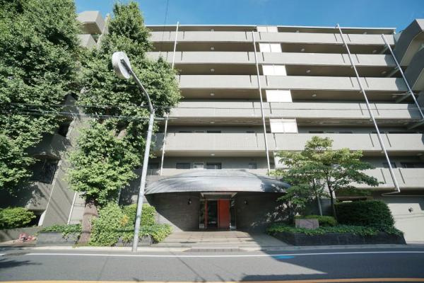 アーデル高井戸東の外観|「高井戸」駅徒歩１２分！スーパーやコンビニ近く買物便利な平成９年築の耐震基準適合マンション、アーデル高井戸東は即日現地案内可能となっておりますので、お気軽にお問い合わせください！
