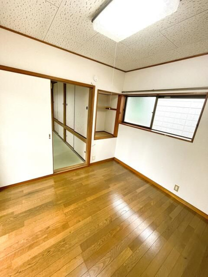 【洋室】 | 砂新田三丁目貸家 | 落ち着いた色調の洋室です