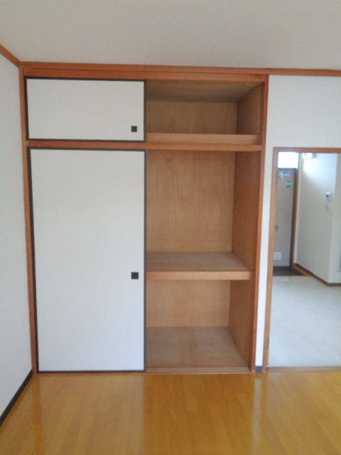 シティハイム　サワノの収納|天袋付きの収納