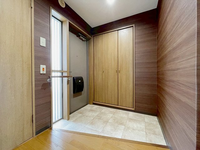 パレ・フルールの玄関|明るい玄関です