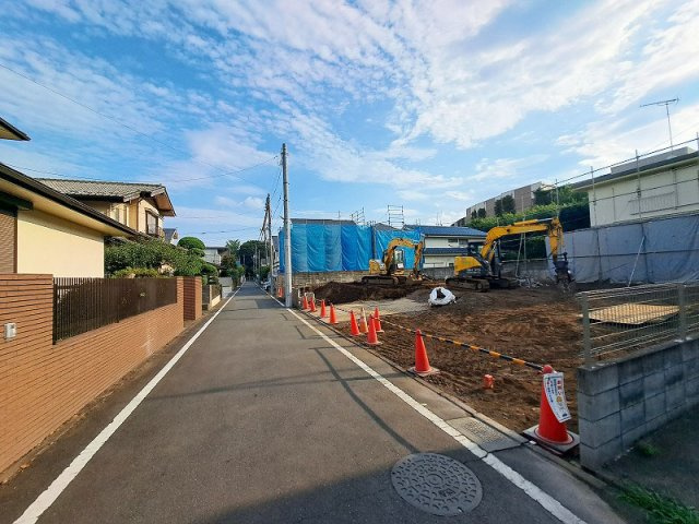 【前面道路含む現地写真】 | 東久留米市南沢5丁目　建築条件無売地　全4区画　(保谷店) | イオンモール東久留米まで徒歩5分！毎日のお買い物も大変便利！
