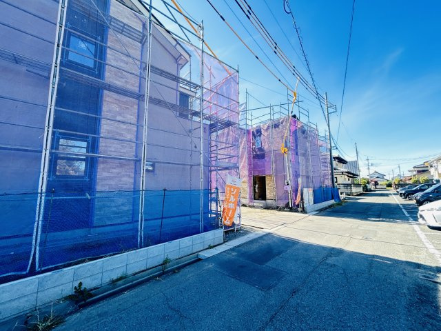 新築　佐波郡玉村町2期　1号棟の前面道路含む現地写真|現地写真　北側接道幅員約4.2ｍ			
	