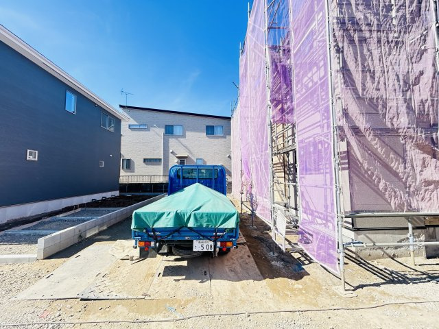 新築　佐波郡玉村町2期　1号棟の駐車場|現地写真　駐車スペースは3台分可能です！

