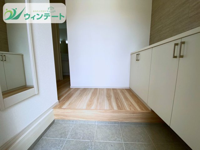 取手市本郷3期　新築戸建の玄関|清潔感のある玄関。収納スペースも充実しており、靴や傘などをすっきり整理できます。