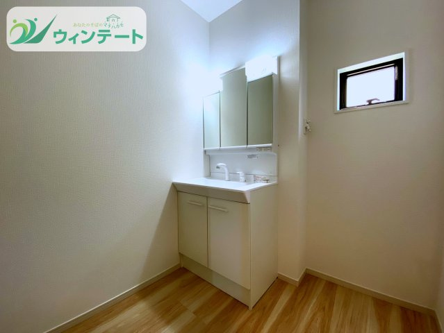 取手市本郷3期　新築戸建の独立洗面台|シンプルなデザインの洗面台。毎日の支度を快適にする機能性と清潔感を両立しています。
