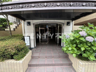 【エントランス】 | ベルサイユ池上第３ | 落ち着いたエントランスです