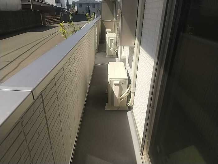 多摩市和田のアパートのバルコニー