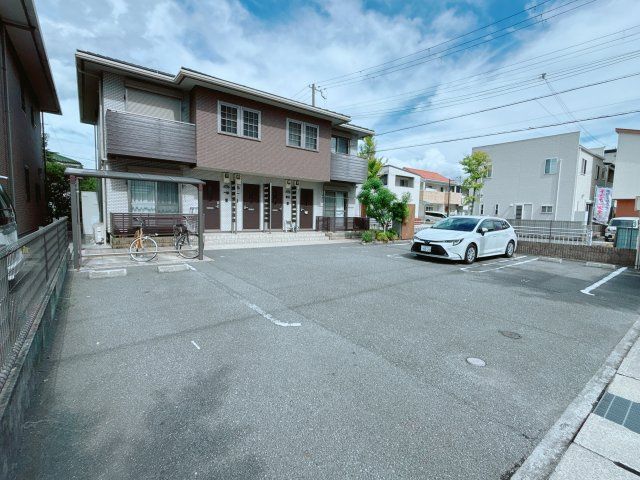 メルベーユ蓼野(東棟)の駐車場