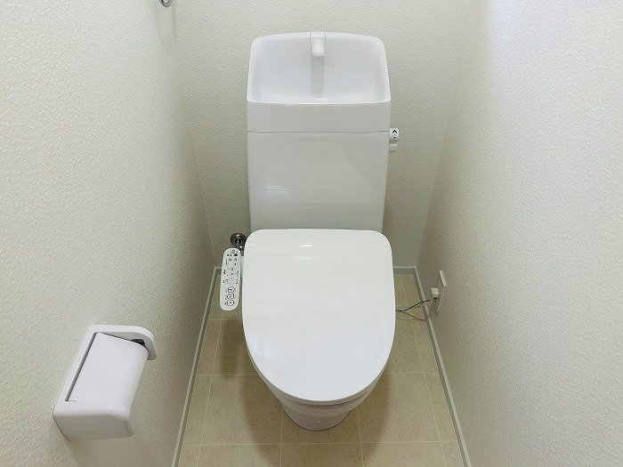 須惠町旅石戸建のトイレ