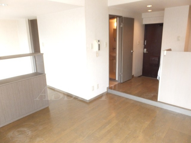 渋谷区本町４丁目の賃貸マンションの居間・リビング