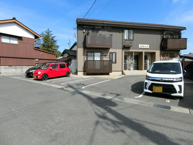 ピアコート５の駐車場