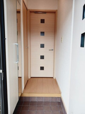収納もある玄関です