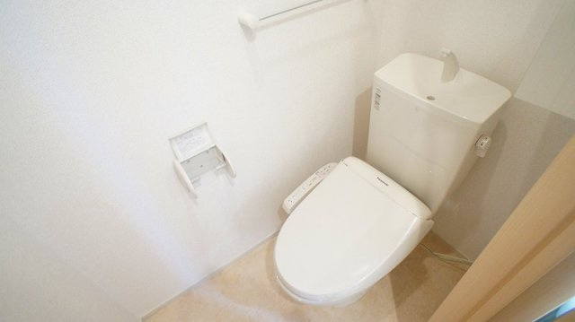 コンパクトで使いやすいトイレです