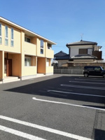 駐車場があるので、車を買う予定の方も安心です