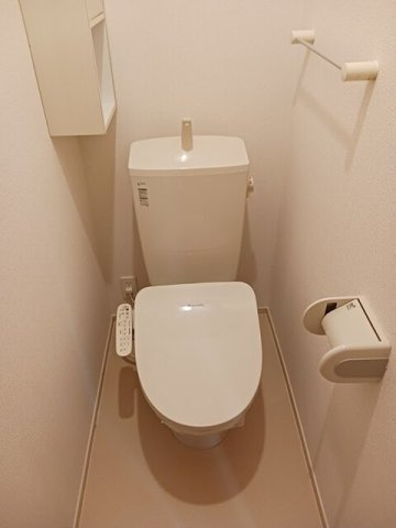 コンパクトで使いやすいトイレです