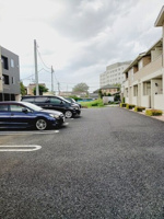 車をお持ちの方に嬉しい駐車場付きの物件です
