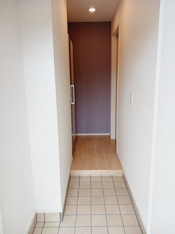 収納もある玄関です