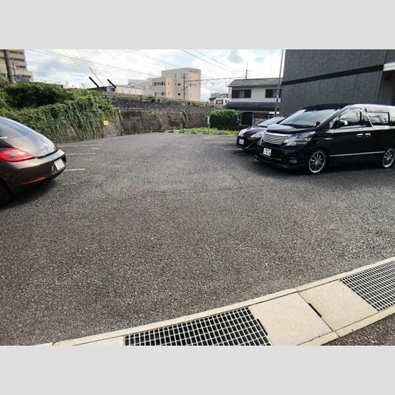 【駐車場】 | ホワイトクレイン | 駐車場を備えています
