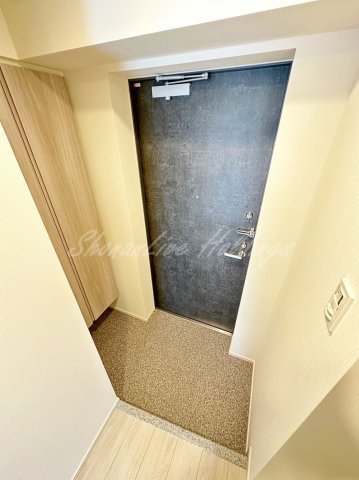 平塚市明石町の賃貸マンションの玄関