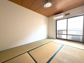 ゆったり過ごせる居間です