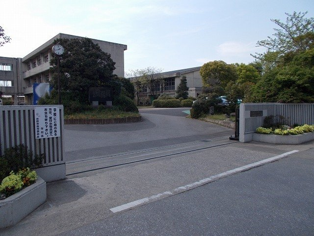 市原市立若葉中学校まで650m