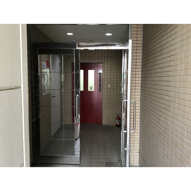 清潔なエントランスです