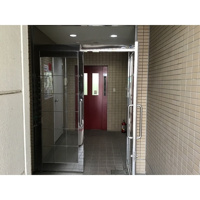 清潔なエントランスです