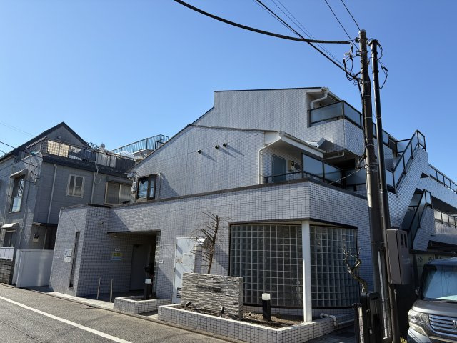 落ち着いた雰囲気の外観です