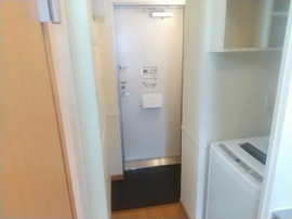 収納もある玄関です