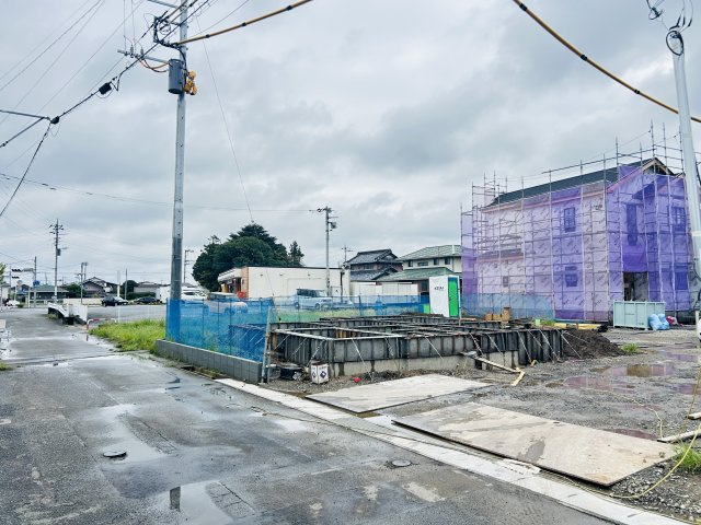 新築　佐波郡玉村町福島2期　2号棟の前面道路含む現地写真|現地写真　北側接道幅員約4.2ｍ			
	