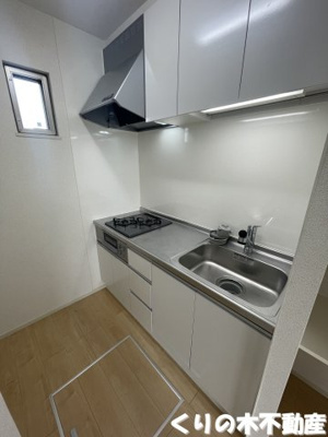 【キッチン】 | グランディール本町Ａ | コンパクトなキッチンで掃除もラクラク