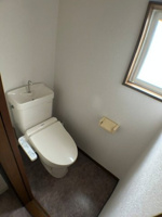 落ち着いた色調のトイレです