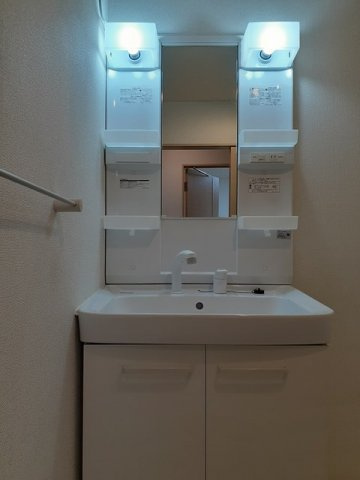 明るい洗面所です