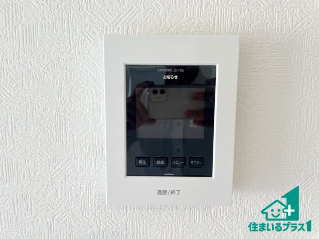 ★東近江市五個荘簗瀬町　第3期　新築一戸建ての防犯設備|カラーモニターインターホン！声だけでなく来訪者の姿や顔がモニターで確認できるので、小さなお子様がいらっしゃるご家庭でも安心できます！