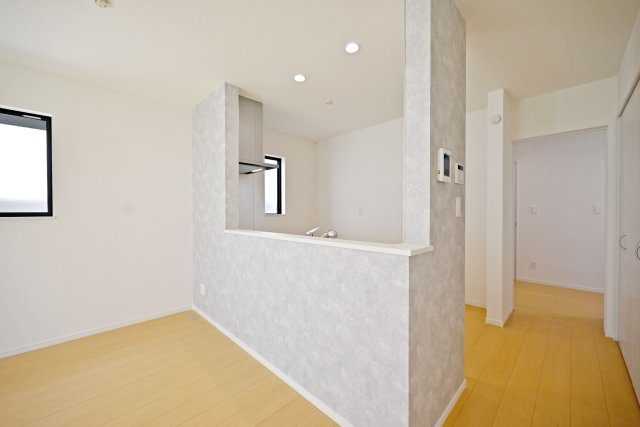 ハートフルタウン東園田町3丁目新築一戸建て全6区画│4LDK+駐車2台可 のキッチン|ご家族とのコミュニケーションが取りやすい対面キッチンは、配膳や片付けもスムーズで、家事動線にも優れた設計となっています。