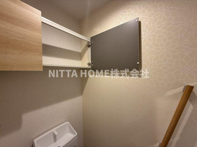 ブルジェオン駅南のトイレ|トイレに収納が付いています＊