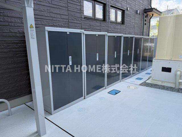 ブルジェオン駅南のその他|トランクルームを完備しています！