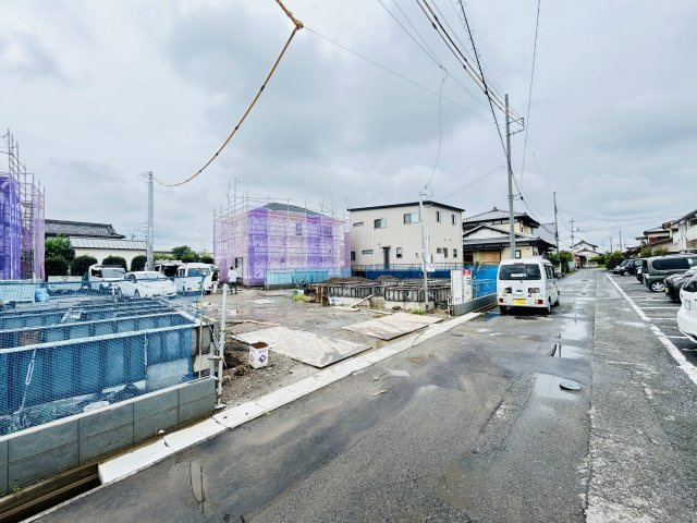 新築　佐波郡玉村町福島2期　3号棟の前面道路含む現地写真|現地写真　北側接道幅員約4.2ｍ			
	